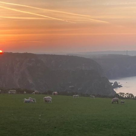Hôtel Coast Path Camping à Haverfordwest Extérieur photo